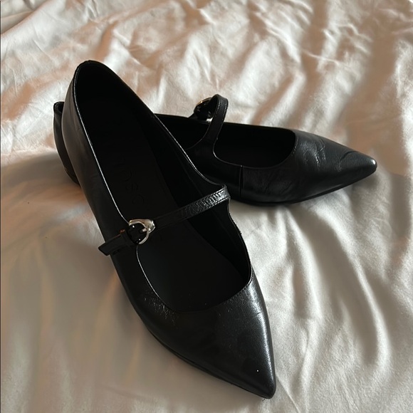 Elegant Black Mary Jane Flats - Picture 2 of 2